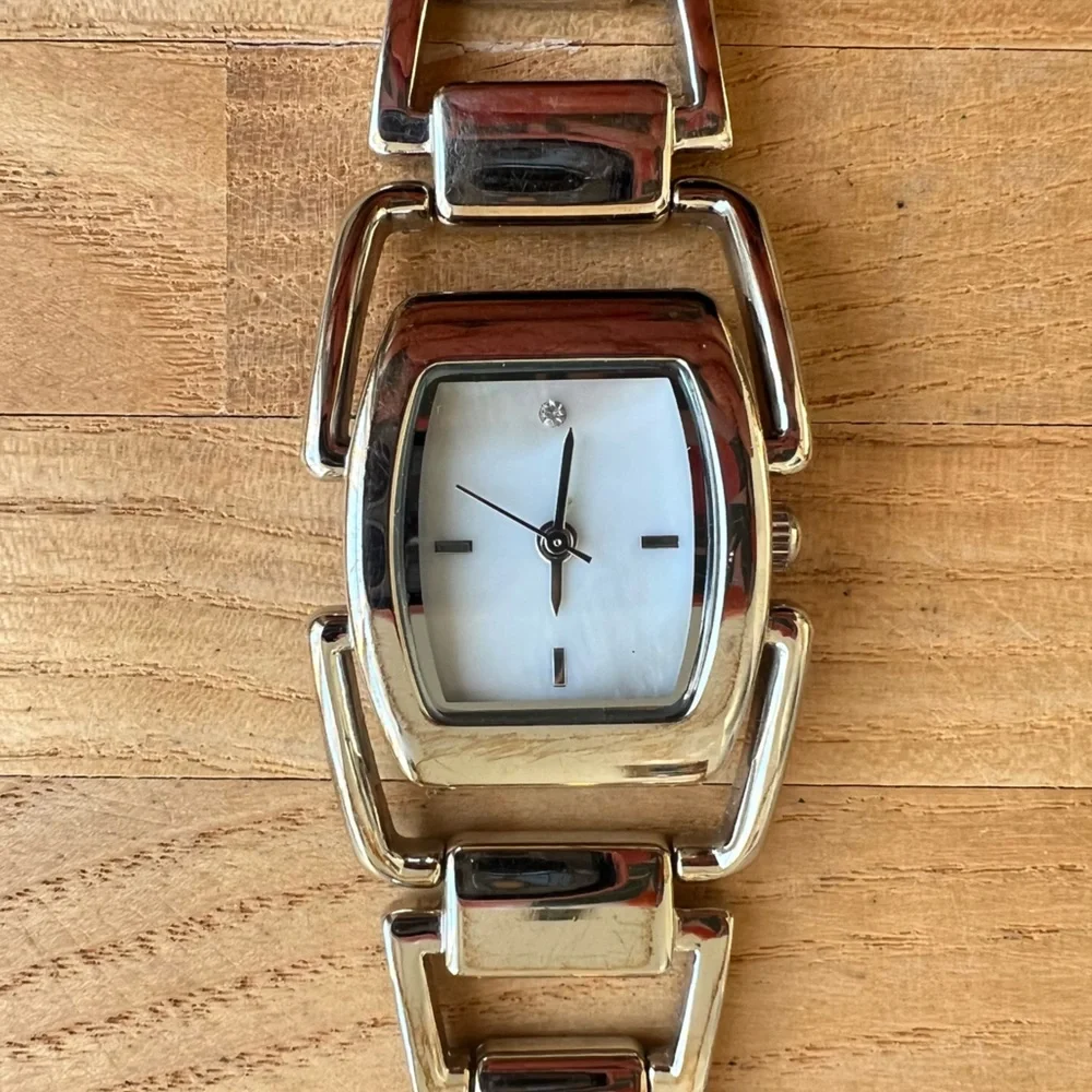 Unbranded ladies mother of pearl silver tone rectangular watch NEW BATTERY